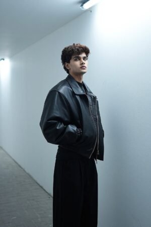 Cropped zip-up leather jacket in black from Zerodas